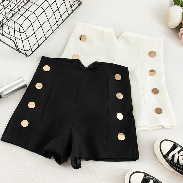 Pantaloni scurți moderni de damă cu nasturi în alb-negru