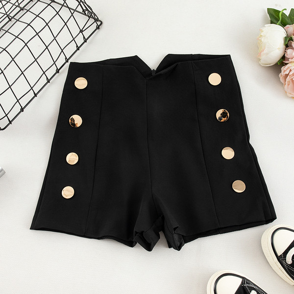 Pantaloni scurți moderni de damă cu nasturi în alb-negru