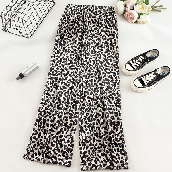 Актуален дамски панталон с леопардов десен и висока талия в три цвята