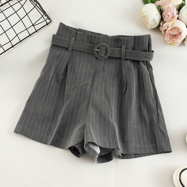 Pantaloni scurti eleganti de dama cu talie inalta si curea in mai multe culori