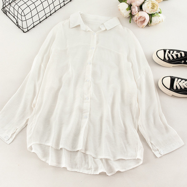 Модерна дамска риза в бял цвят с плетено бюстие