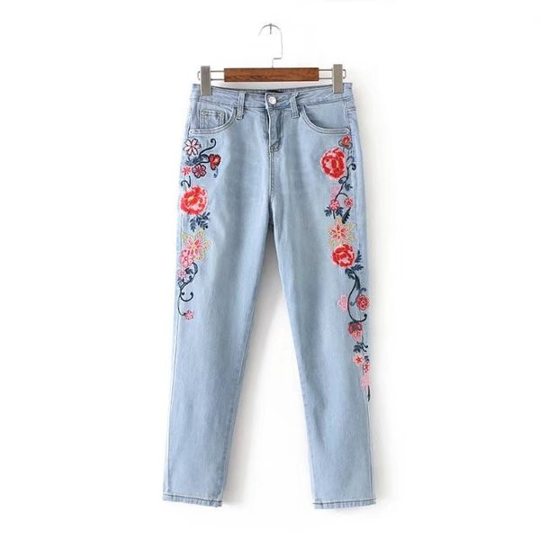 Blugi de dama de culoare albastru deschis cu broderie