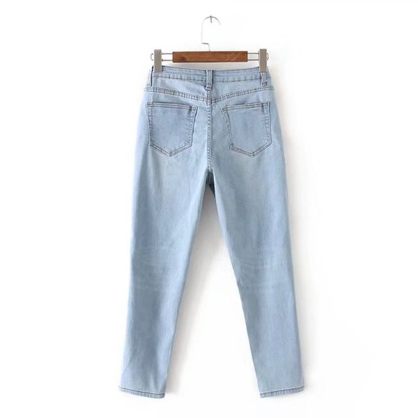 Blugi de dama de culoare albastru deschis cu broderie