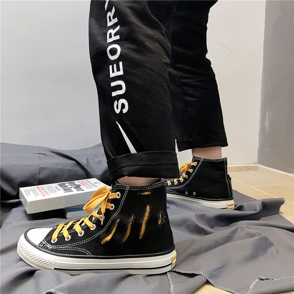 Adidași moderni pentru bărbați cu șireturi - în trei culori