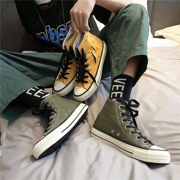 Adidași moderni pentru bărbați cu șireturi - în trei culori