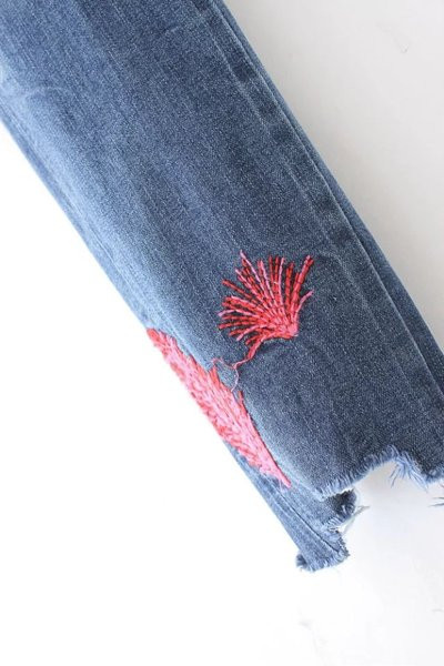 Blugi moderni de dama in albastru si broderii