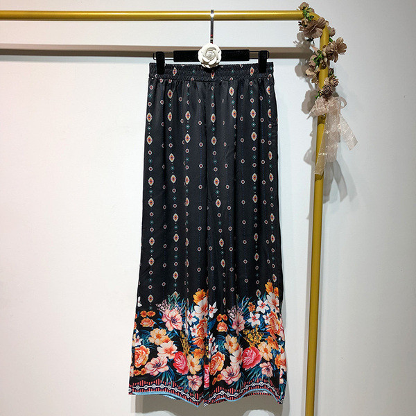 Pantaloni moderni de dama de culoare neagra cu model floral