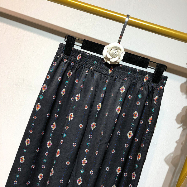 Pantaloni moderni de dama de culoare neagra cu model floral