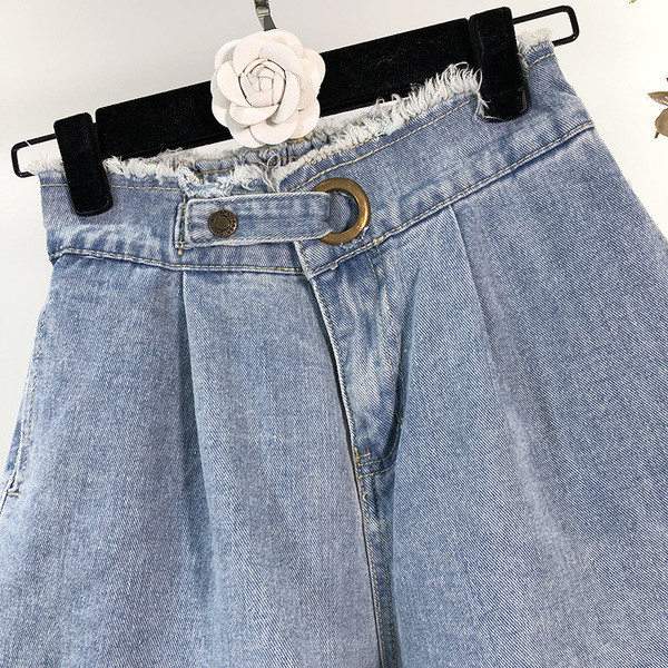 Blugi scurti de dama in doua culori - albastru si alb