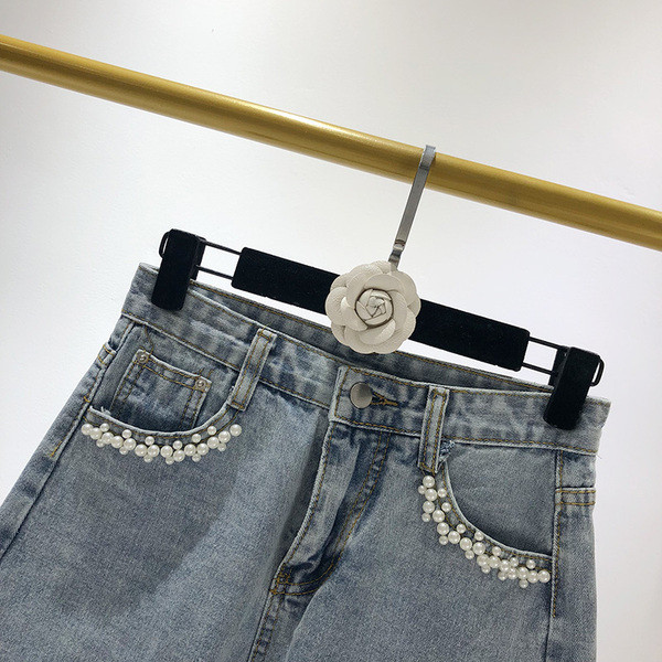 Blugi scurti de dama cu perle in buzunare