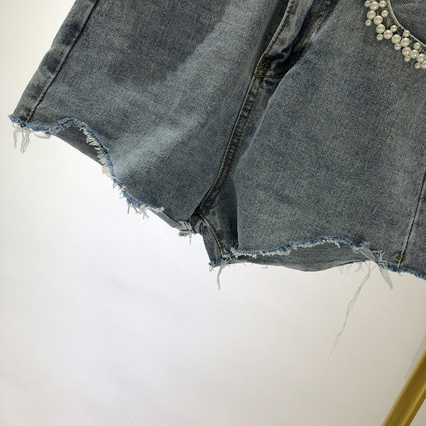 Blugi scurti de dama cu perle in buzunare