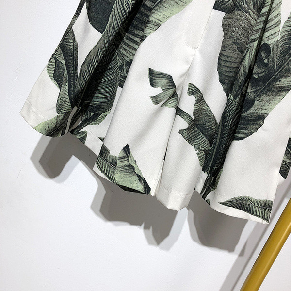 Pantaloni scurți de damă cu model floral