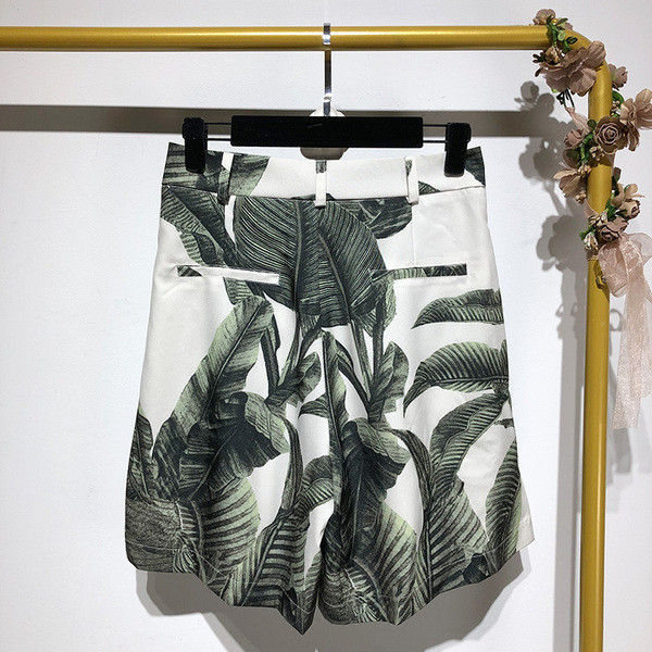 Pantaloni scurți de damă cu model floral