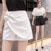 Fusta de dama eleganta in alb si negru cu talie inalta si perle decorative