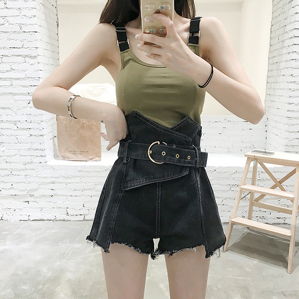 Pantaloni scurți moderni de damă cu talie înaltă în trei culori