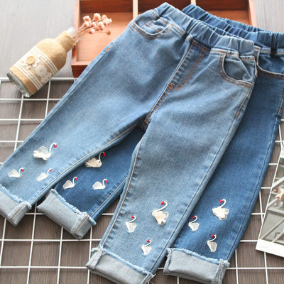 Модерни детски дънки с накъсани мотиви в син цвят за момичета