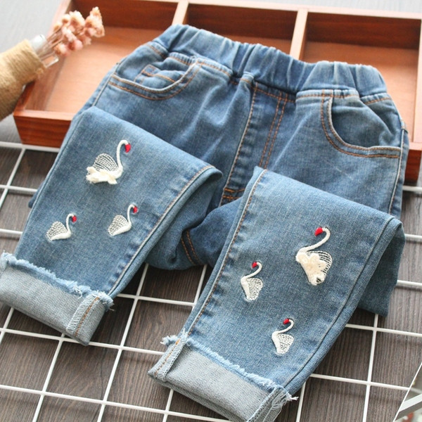 Blugi moderni pentru copii cu motive rupte in albastru pentru fete