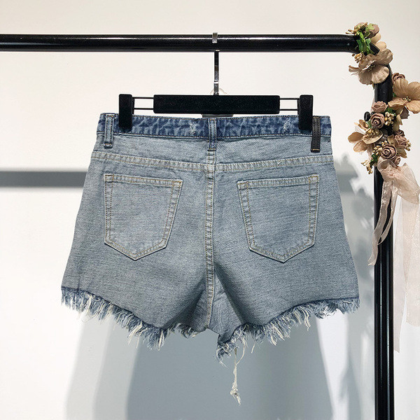 Pantaloni scurți de damă din denim cu motiv rupt