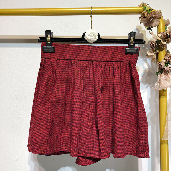 Pantaloni scurți plisați de damă