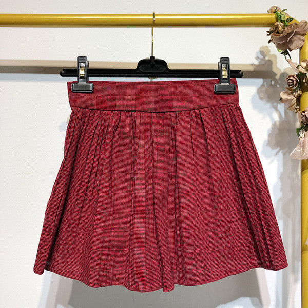 Pantaloni scurți plisați de damă