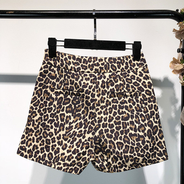 Pantaloni scurți de damă cu imprimeu animal