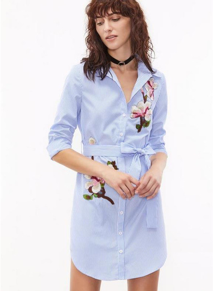 Camasa de dama model lung cu broderie colorata in albastru