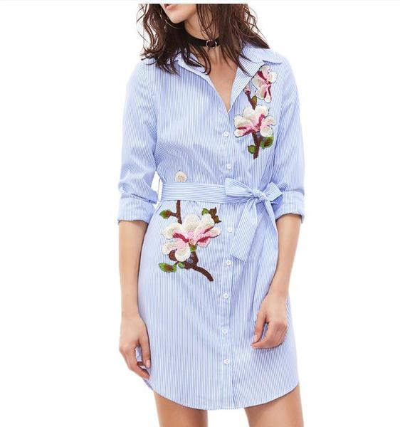 Camasa de dama model lung cu broderie colorata in albastru