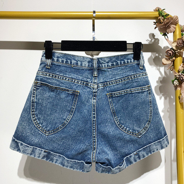 Pantaloni scurți de damă în albastru