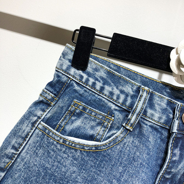 Pantaloni scurți de damă în albastru