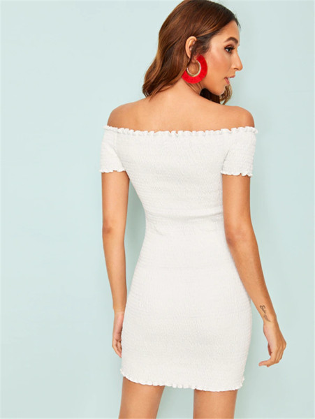 Rochie modernă de damă cu umerii goi și mâneci scurte