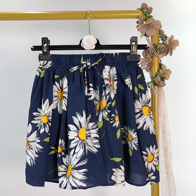Дамски къс панталон с флорален десен