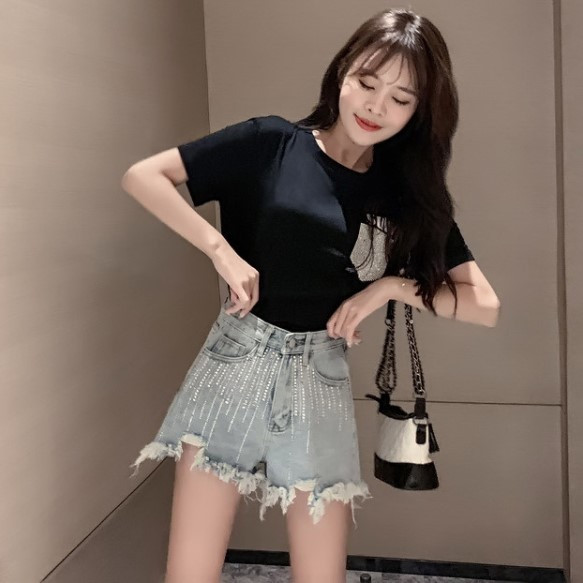 Blugi scurti moderni de dama cu motive rupte