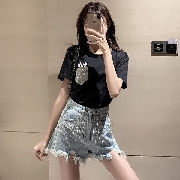 Blugi scurti moderni de dama cu motive rupte