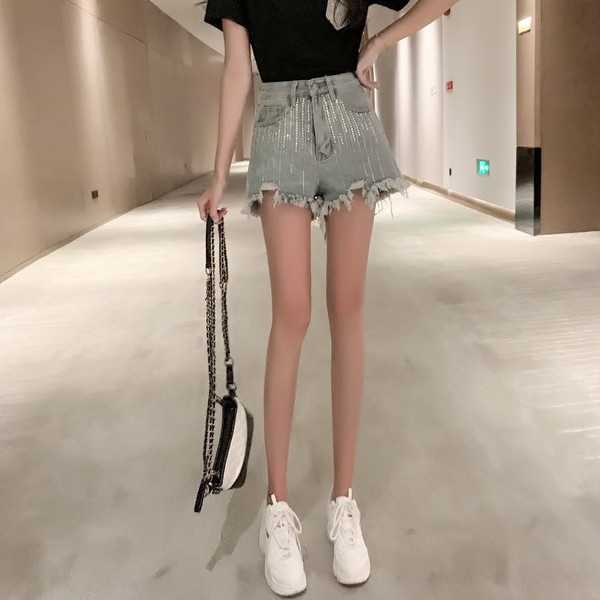 Blugi scurti moderni de dama cu motive rupte