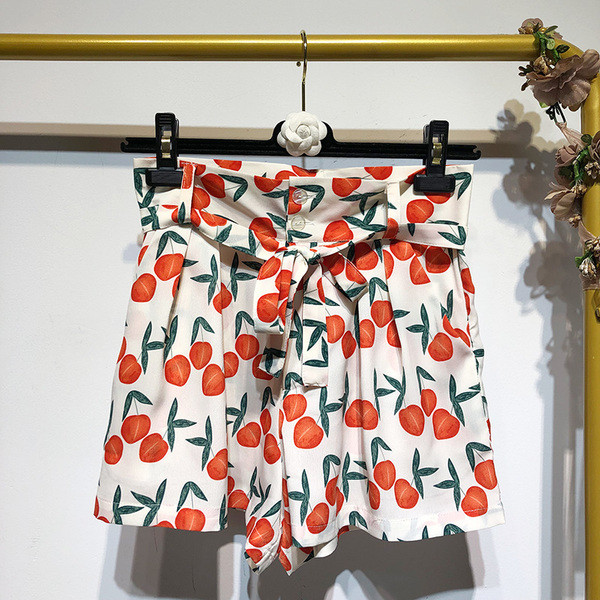 Pantaloni scurti de dama cu talie inalta si curea cu model