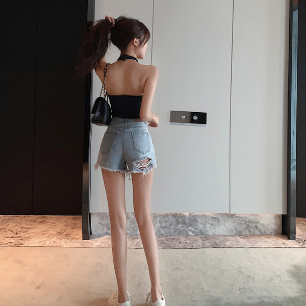 Pantaloni scurți de damă actuali în motive albastre și rupte