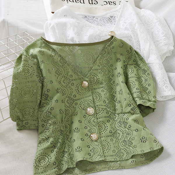 Cămașă elegantă de damă cu decolteu în V și nasturi în alb și verde