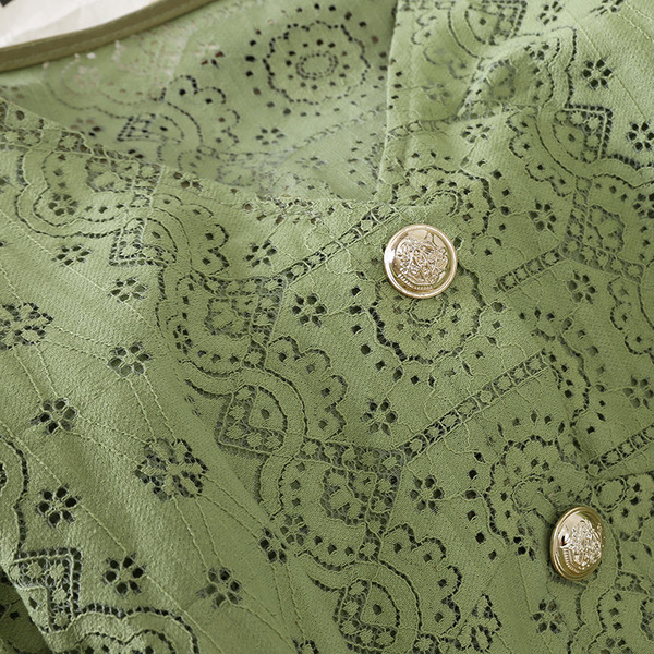 Cămașă elegantă de damă cu decolteu în V și nasturi în alb și verde