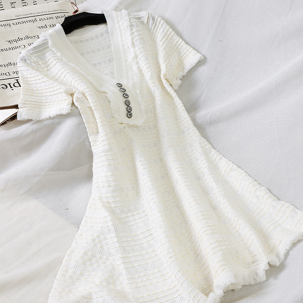 Rochie de dama cu maneci scurte si nasturi alb-negru