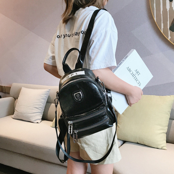 Rucsac modern de dama cu fermoar si element metalic in mai multe culori