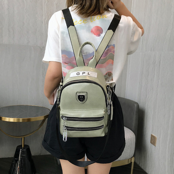 Rucsac modern de dama cu fermoar si element metalic in mai multe culori