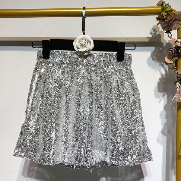 Pantaloni scurți de damă cu paiete de culoare argintie