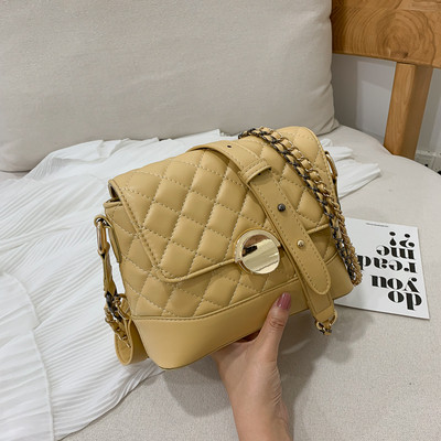 Geanta de dama din piele cu inchidere metalica