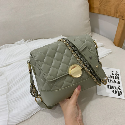 Geanta de dama din piele cu inchidere metalica