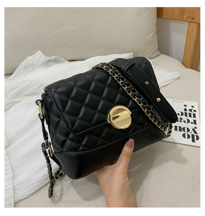 Geanta de dama din piele cu inchidere metalica