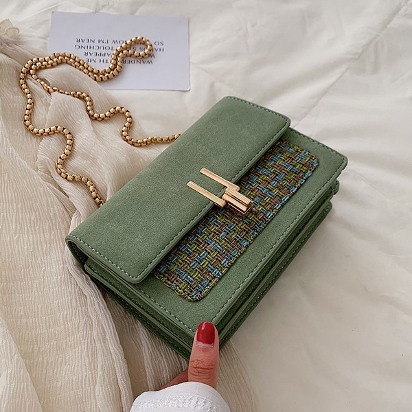 Geanta de dama din piele intoarsa cu maner metalic