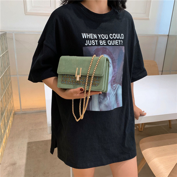 Geanta de dama din piele intoarsa cu maner metalic