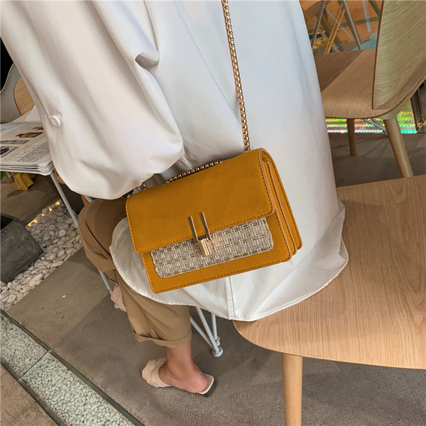 Geanta de dama din piele intoarsa cu maner metalic