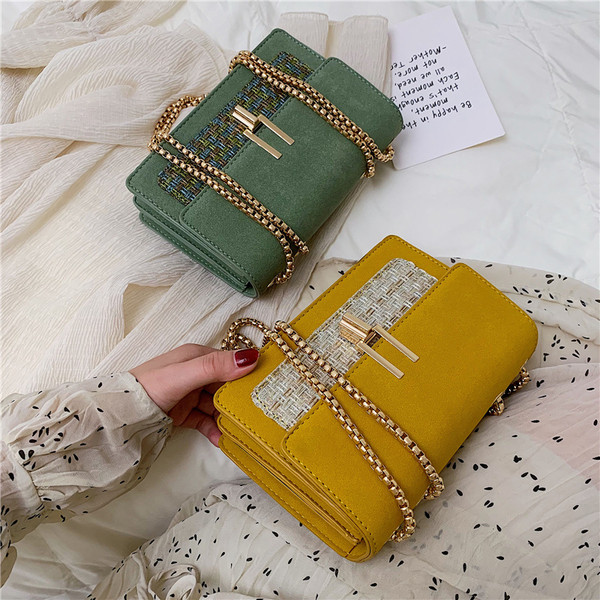 Geanta de dama din piele intoarsa cu maner metalic