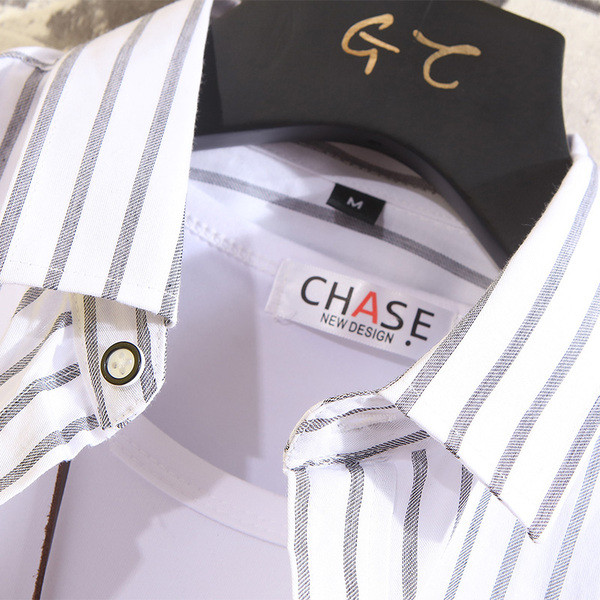 Cămașă modernă pentru bărbați în patru culori cu aplicație